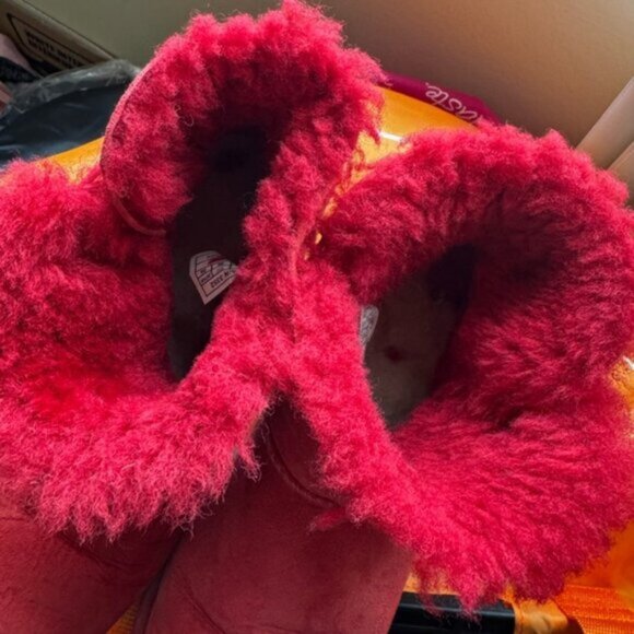 UGG Mini Bailey Button Shearling Short Boots Fur  Red Leather 8 Winter Cozy Warm - Picture 6 of 14